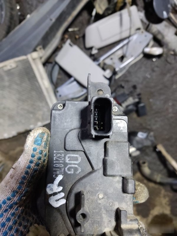 Замок двери Opel Astra H