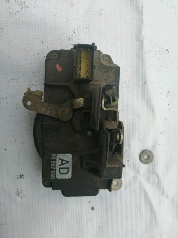Замок двери Opel Vectra B
