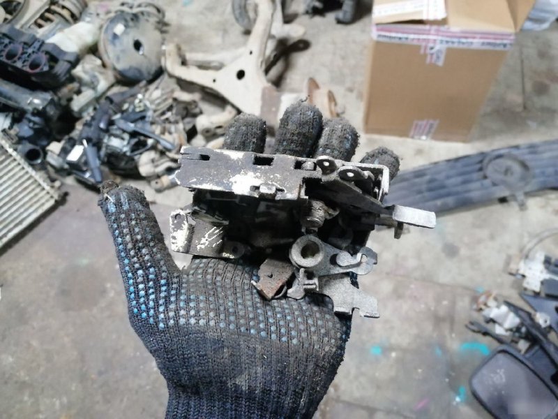 Замок двери Mercedes-Benz Vito W638