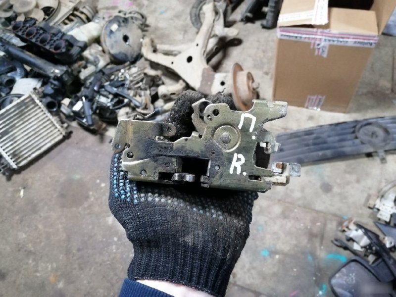 Замок двери Mercedes-Benz Vito W638
