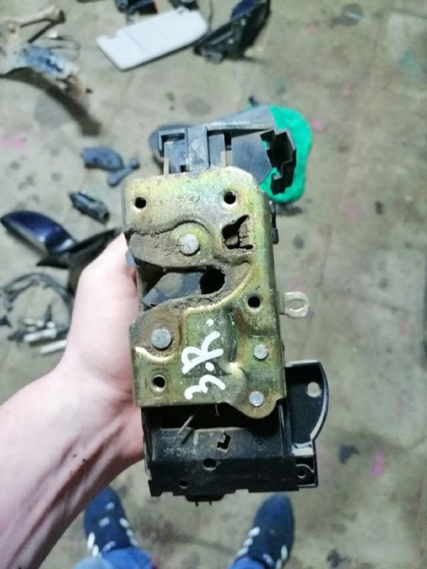 Замок двери Ford Focus