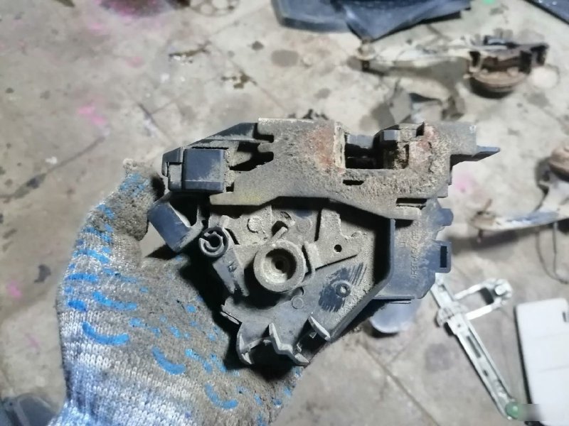 Замок двери Ford Focus