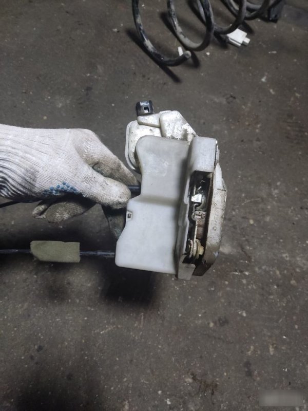 Замок двери Mitsubishi Galant 9