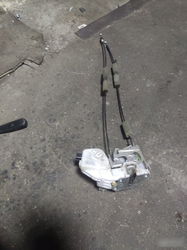Замок двери Mitsubishi Galant 9