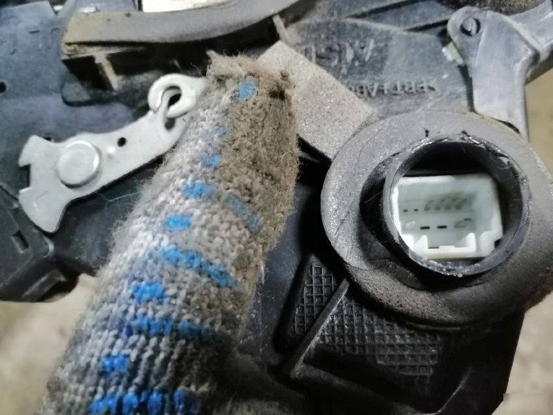 Замок двери Toyota Corolla E120