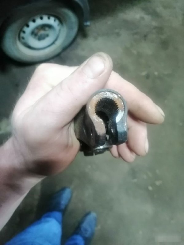 Кардан рулевой Peugeot 107