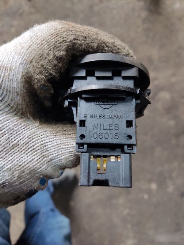 Кнопка аварийки Nissan X-Trail T30