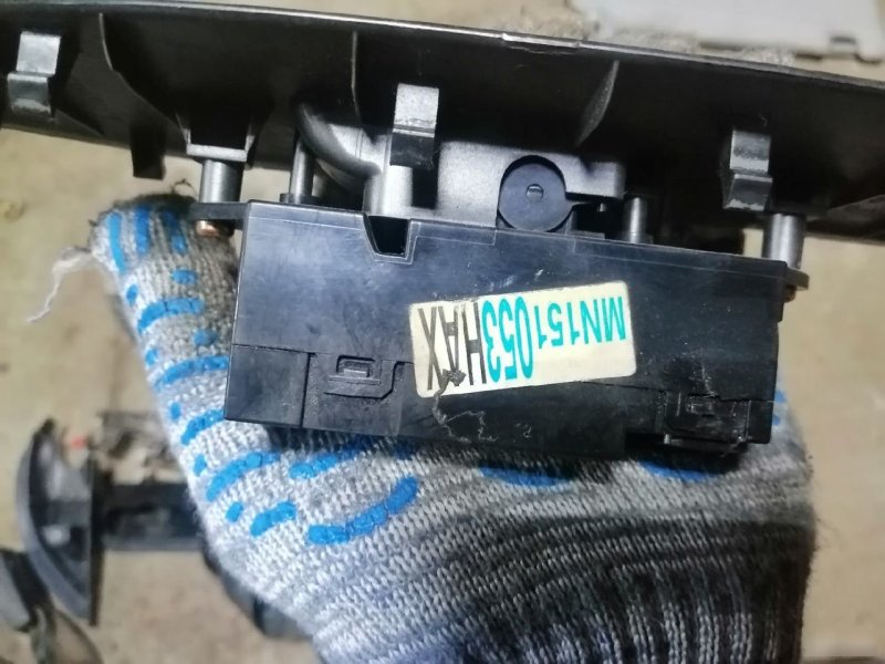 Кнопка стеклоподъемника Mitsubishi Lancer 9