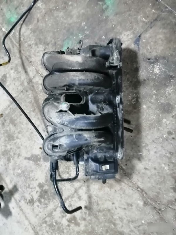 Коллектор впускной Renault Sandero