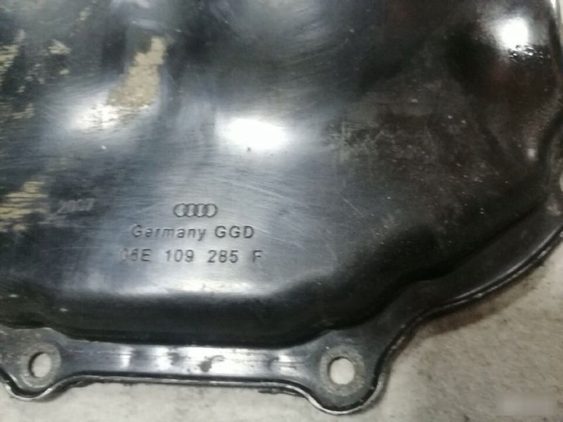 Крышка двигателя Audi A6 C6