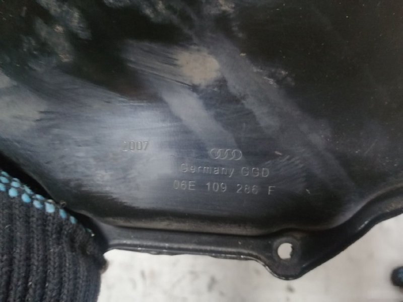 Крышка двигателя Audi A6 C6