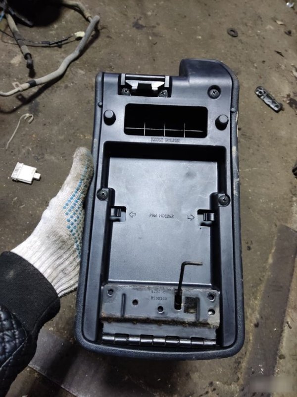 Крышка подлокотника Mitsubishi Galant 9