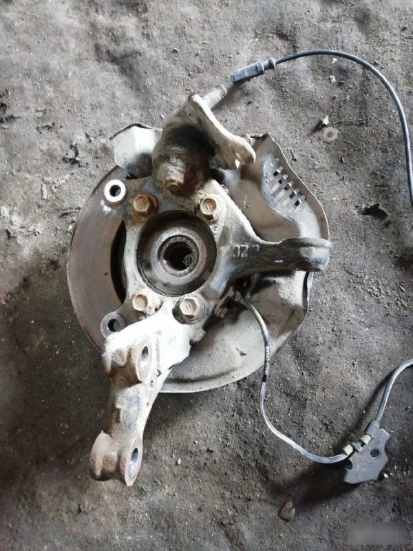 Кулак поворотный Toyota Auris