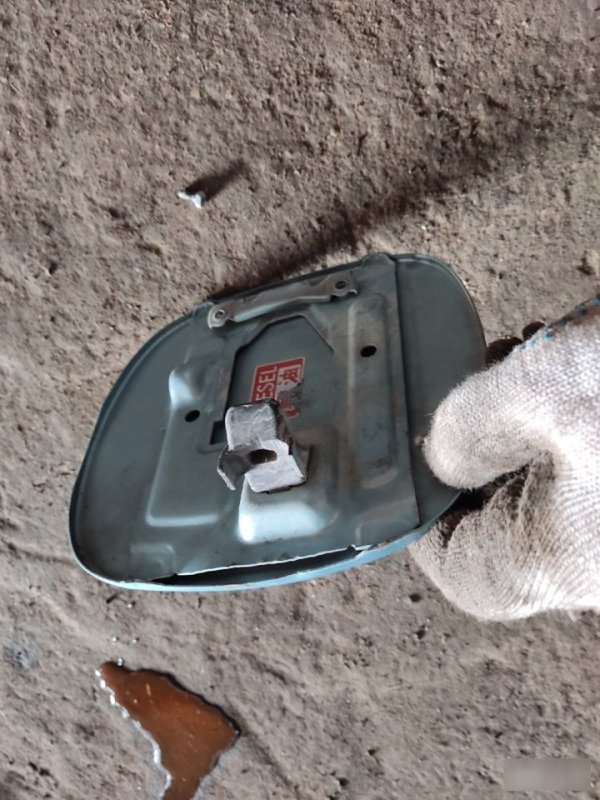 Лючок бензобака Toyota Estima Lucida