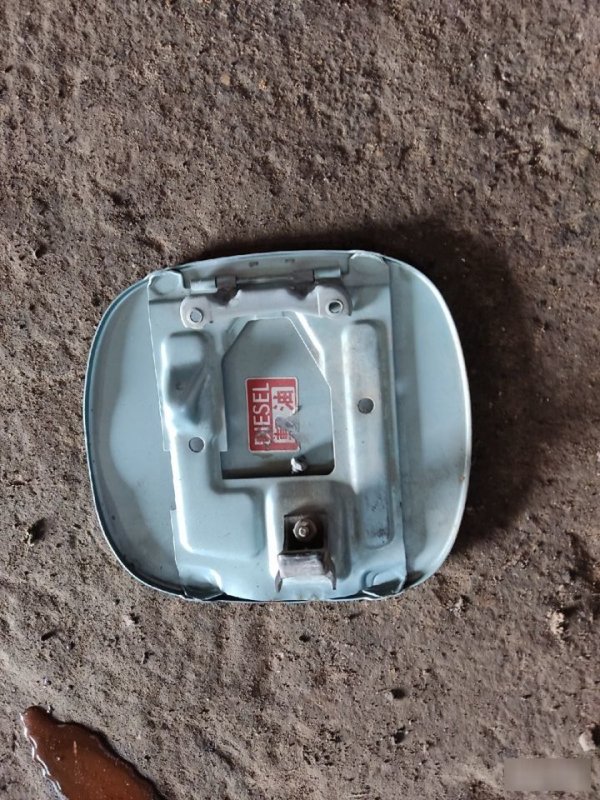 Лючок бензобака Toyota Estima Lucida