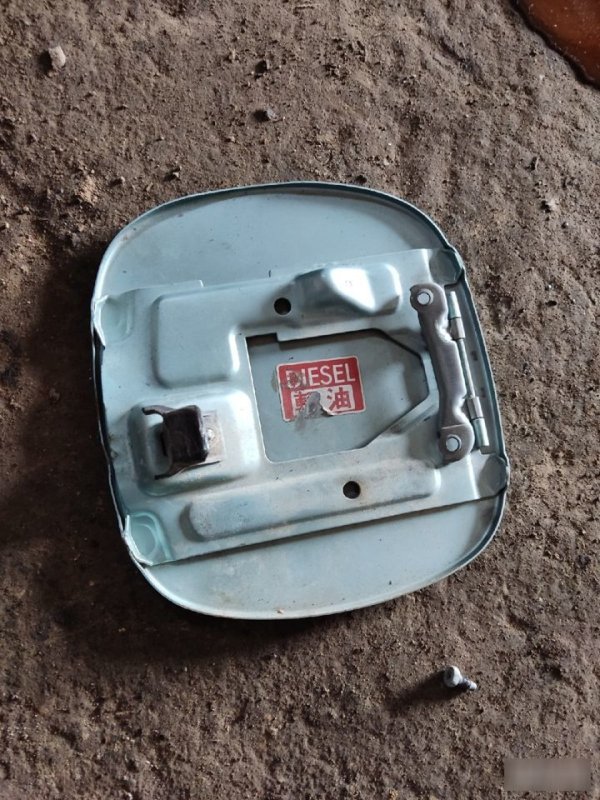 Лючок бензобака Toyota Estima Lucida