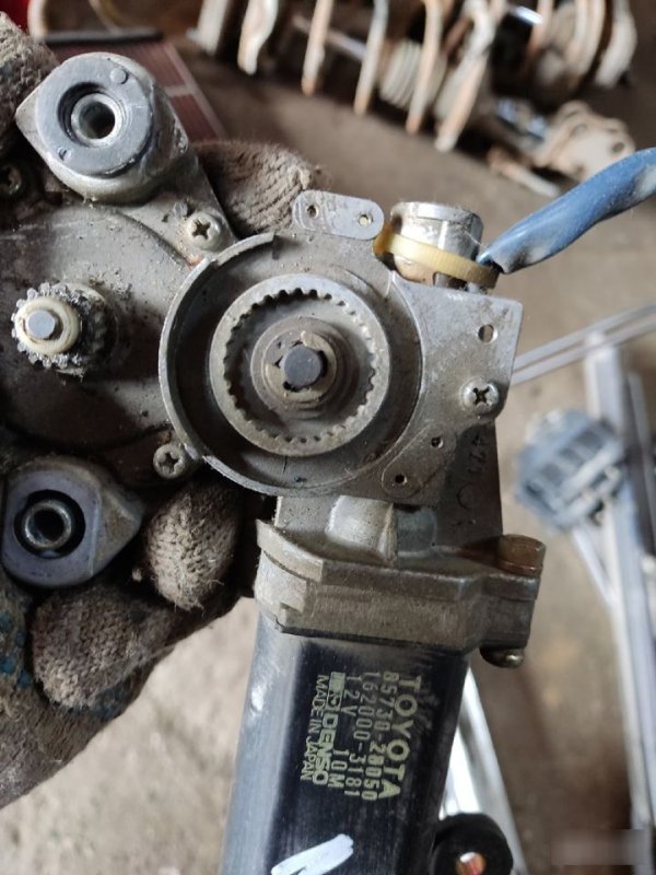 Моторчик люка Toyota Estima Lucida