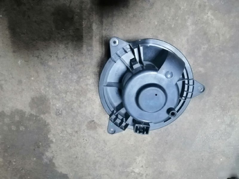 Моторчик отопителя Ford Focus
