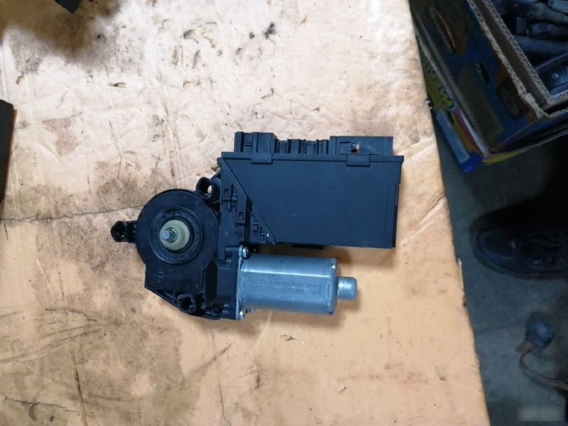 Моторчик стеклоподъемника Porsche Cayenne 955