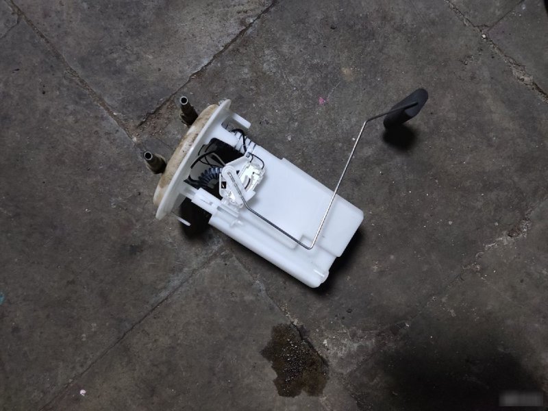 Насос топливный Peugeot 206