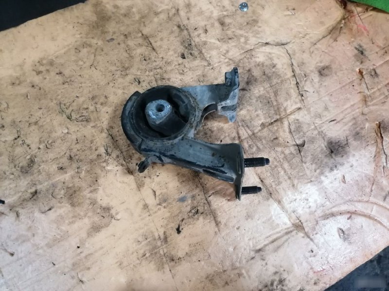 Опора двигателя Toyota Auris