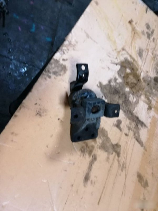 Опора двигателя Mitsubishi Lancer 9