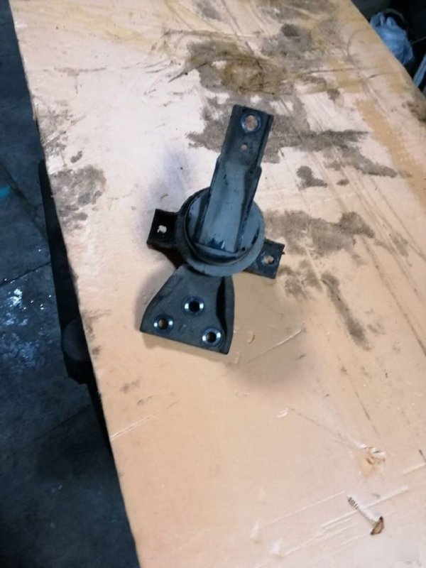 Опора двигателя Mitsubishi Lancer 9