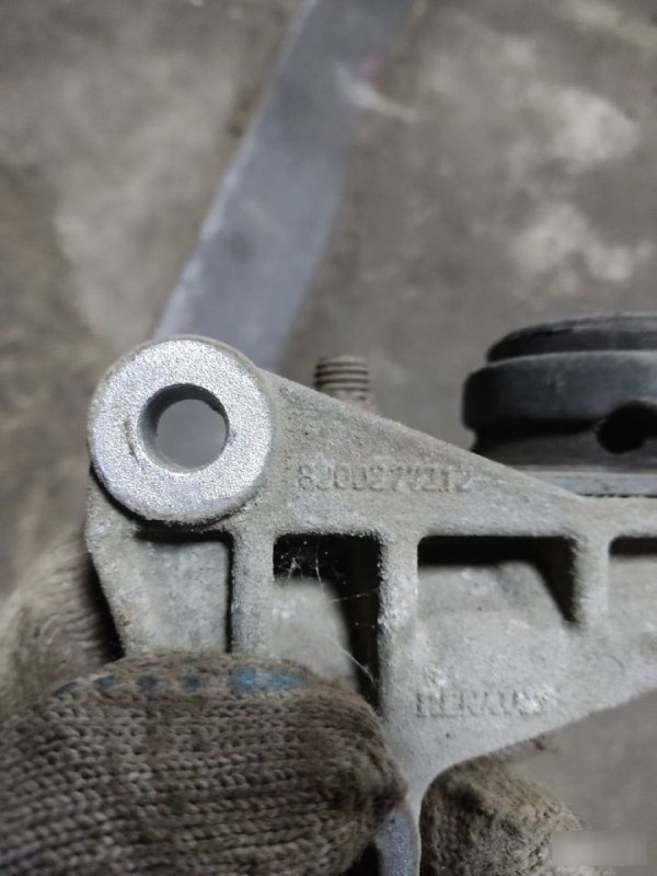 Опора МКПП Renault Megane 2