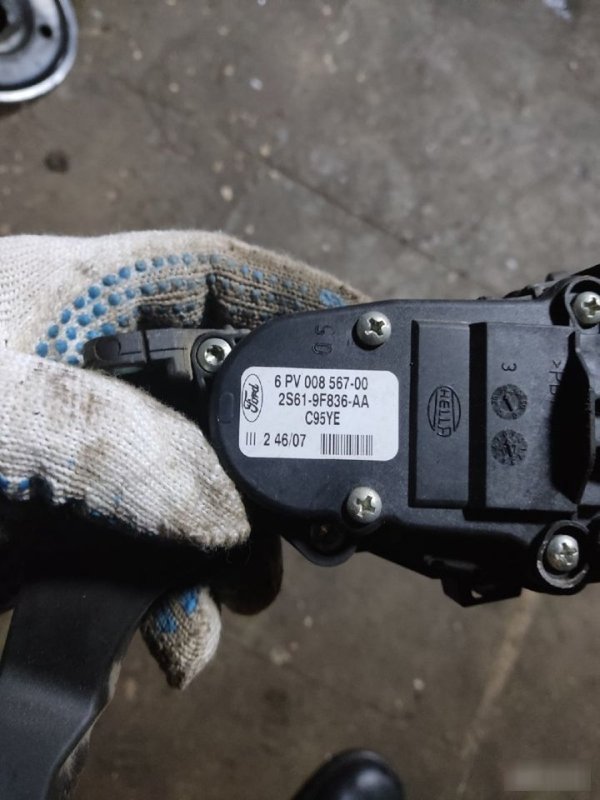 Педаль газа Ford Fusion