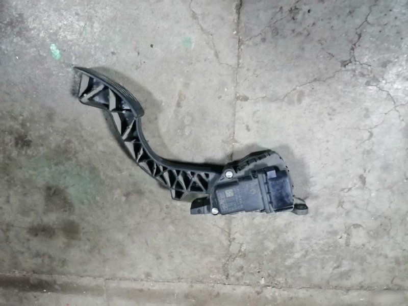 Педаль газа Mazda 3
