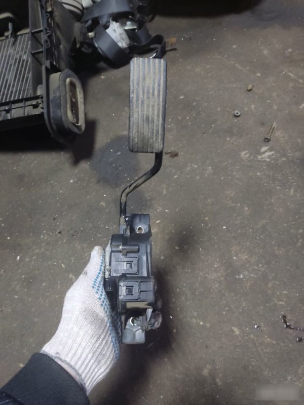 Педаль газа Mitsubishi Galant 9