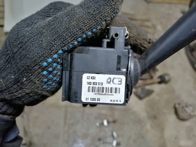 Переключатель поворотов Skoda Octavia A5