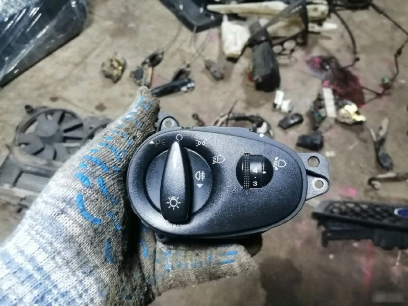 Переключатель света Ford Focus