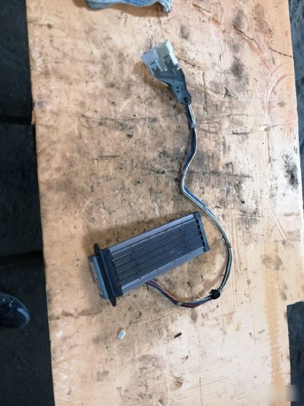 Подогреватель отопителя Toyota Auris