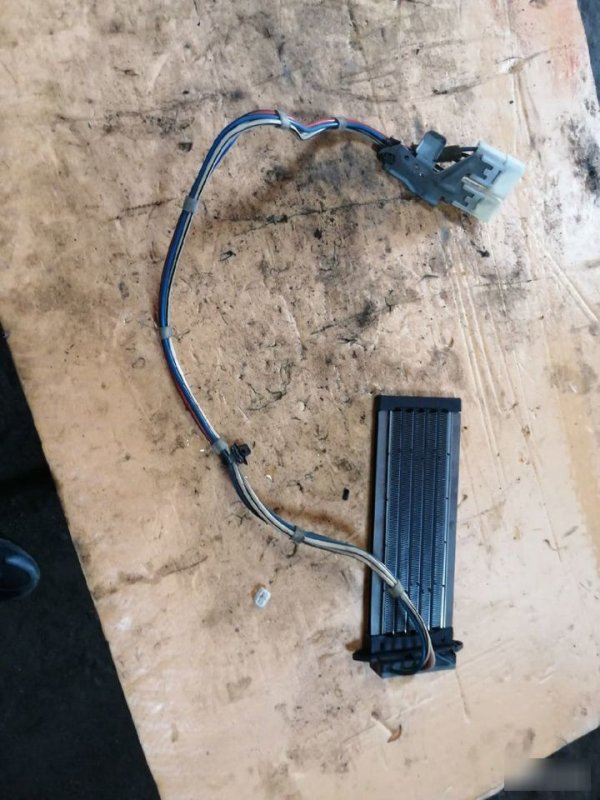 Подогреватель отопителя Toyota Auris