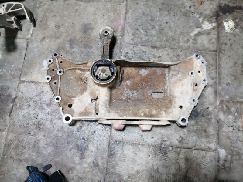 Подрамник Skoda Octavia A5