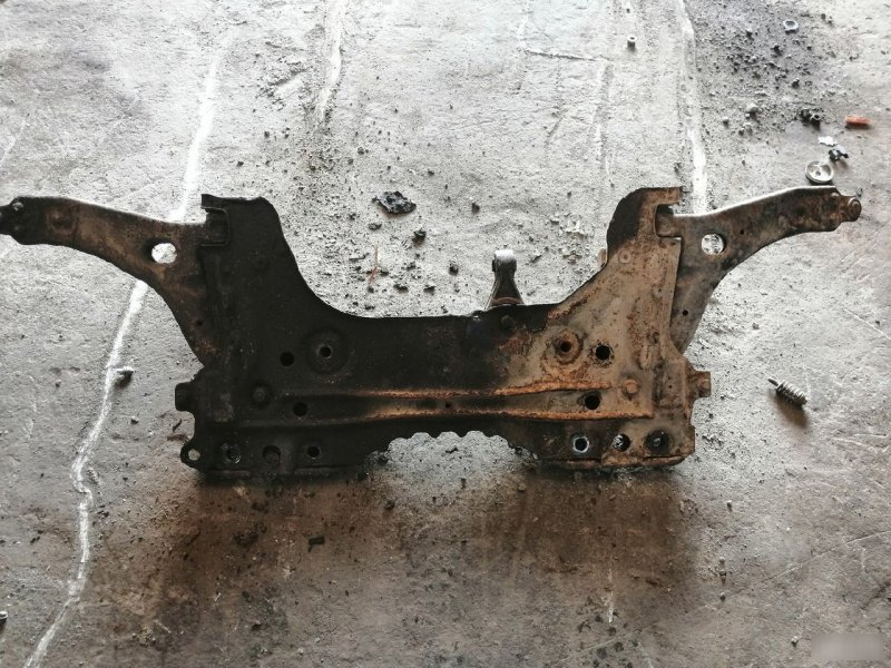 Подрамник Ford Focus