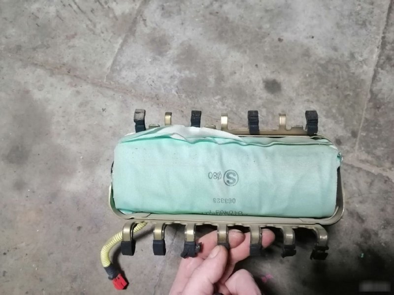 Подушка безопасности в торпеду Mitsubishi Lancer Cedia