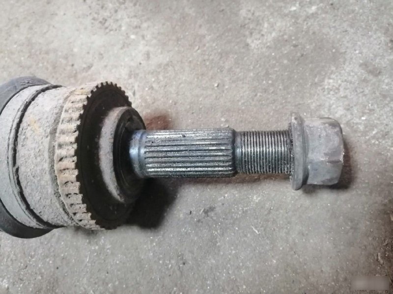 Полуось Nissan Primera P12