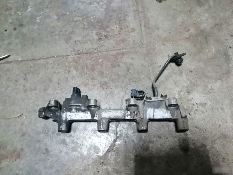Рампа топливная Mitsubishi Lancer