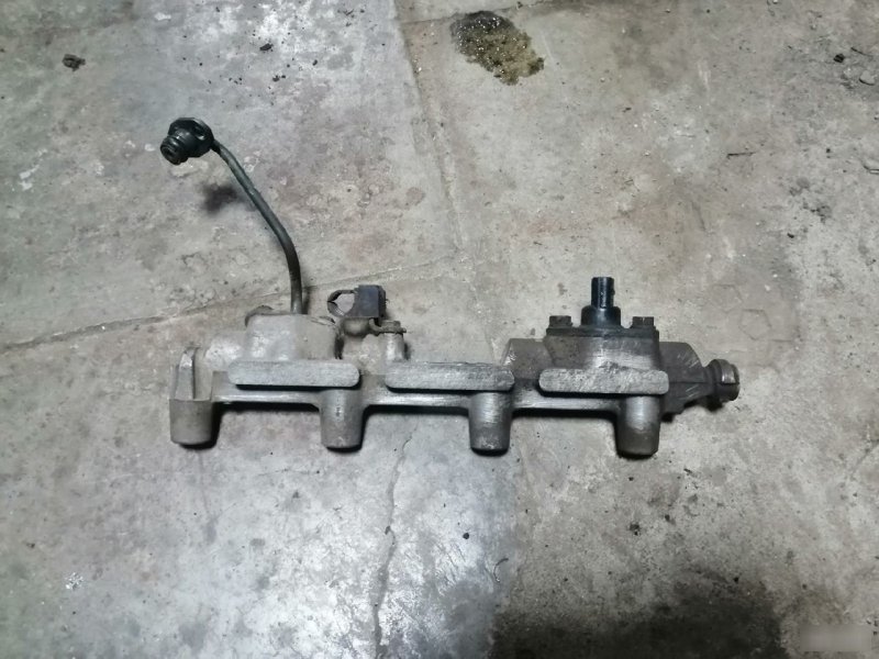 Рампа топливная Mitsubishi Lancer
