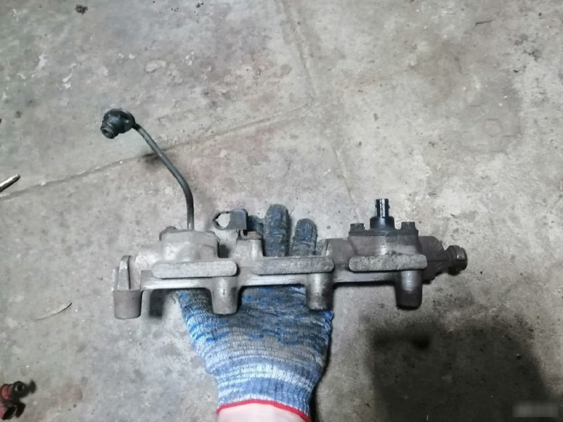 Рампа топливная Mitsubishi Lancer