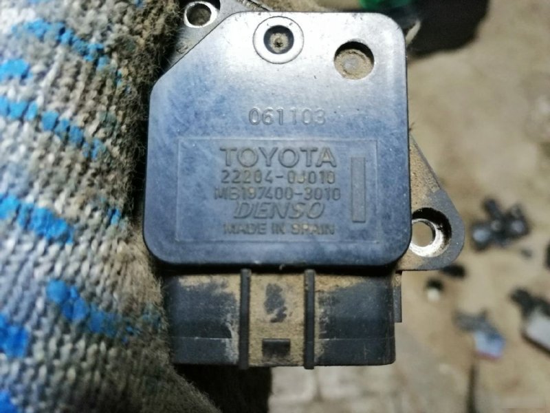 Расходомер воздуха Toyota Corolla E120