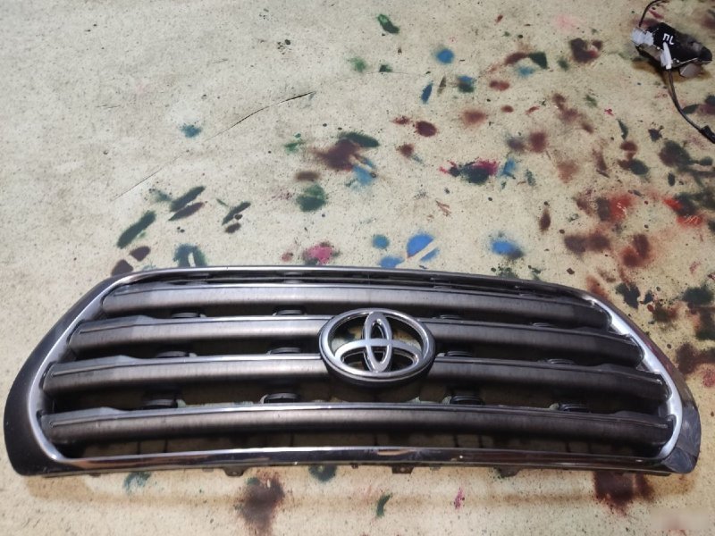 Решетка радиатора Toyota Land Cruiser 2008 200