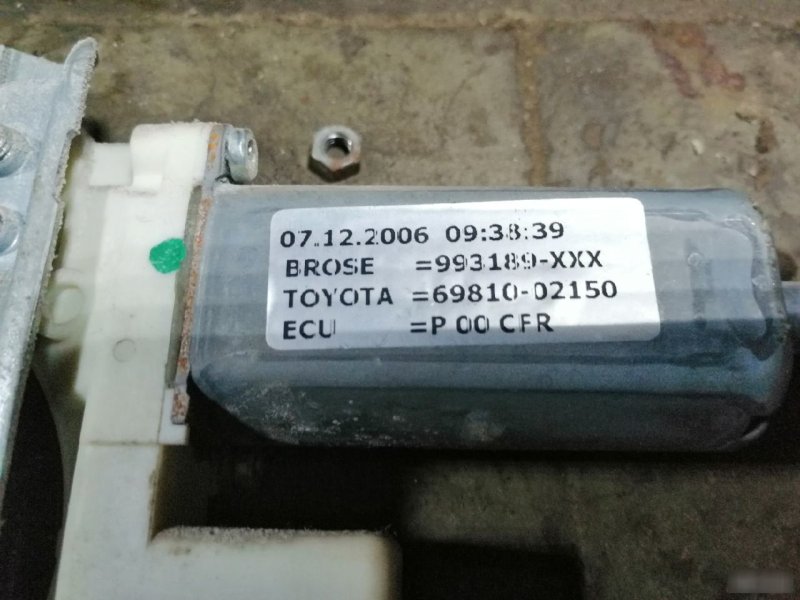 Стеклоподъемник Toyota Corolla E120