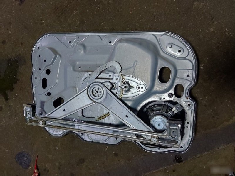 Стеклоподъемник Ford Focus 2