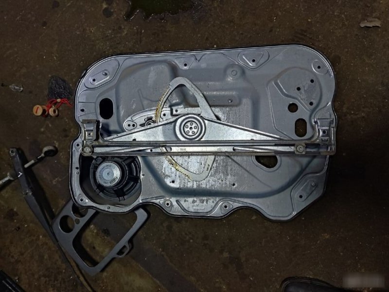 Стеклоподъемник Ford Focus 2