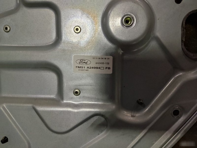 Стеклоподъемник Ford Focus 2