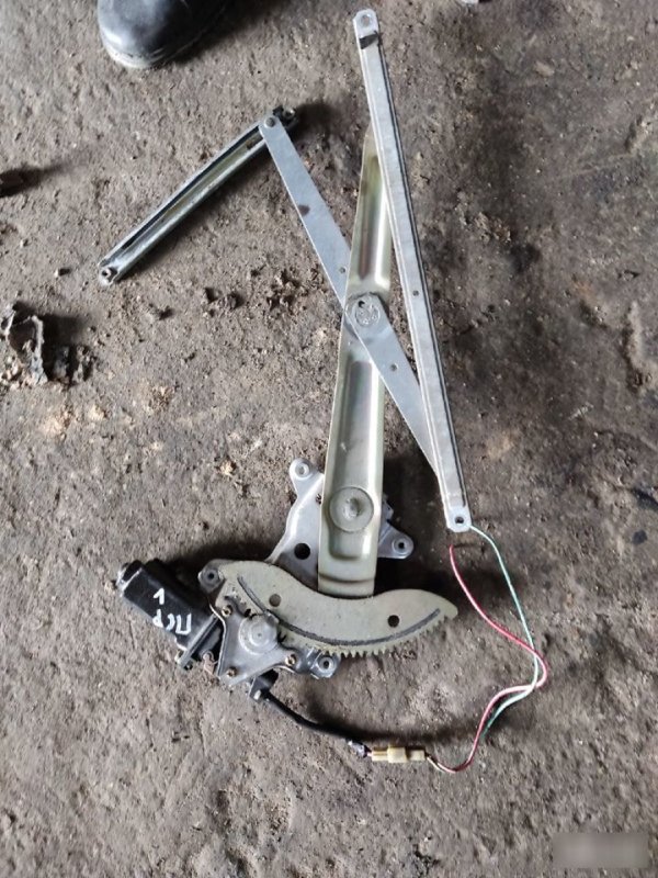 Стеклоподъемник Toyota Estima Lucida