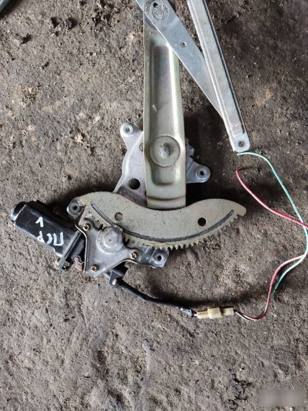 Стеклоподъемник Toyota Estima Lucida